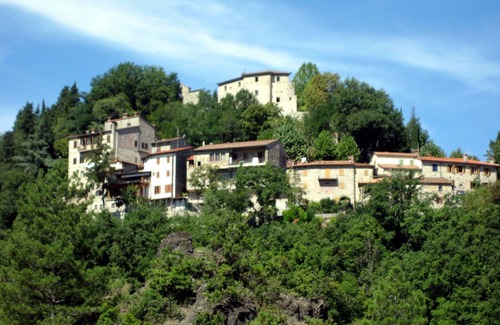 Caprese Michelangelo Villa | RESTORED VILLAGE HOUSE WITH PRIVATE SWIMMING POOL SLEEPS 4n