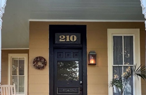 Bellville House | Restored Victorian, 3BR + POOL + HotTub | Unwind @TheFerns