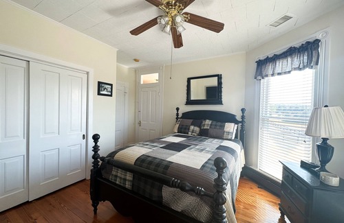 Elkton House | Restored Victorian farmhouse comfort meets luxury - hot tub, fire pit, gameroom