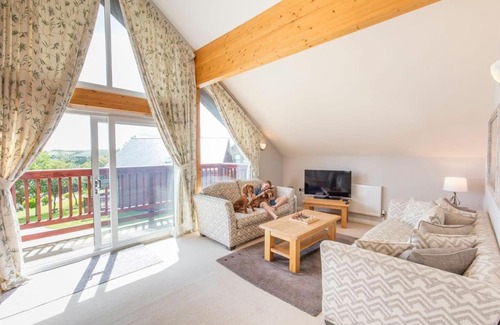 Winnard's Perch House | Retallack Resort 4 bedroom lodge - Hot Tub for hire on request -Pool & Spa
