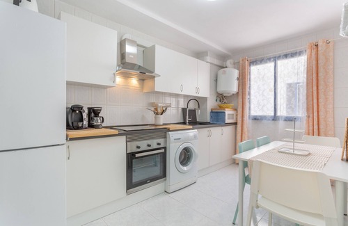 Adeje Apartment | Retama Vacation Apartment with Sea Views, Balcony and Wi-Fi