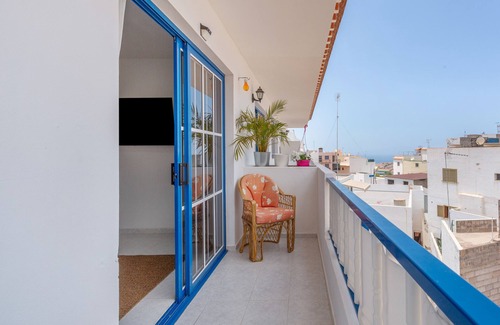 Adeje Apartment | Retama Vacation Apartment with Sea Views, Balcony and Wi-Fi