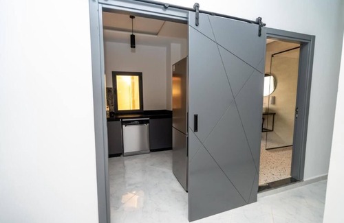 Branes Apartment | Retraite Luxueuse de 2 Chambres Élégante -Serenity stays
