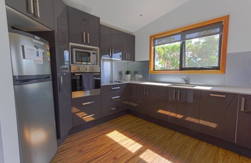 Dolphin Sands House | Retreat 101 your stay for beach & wineries WIFI available
