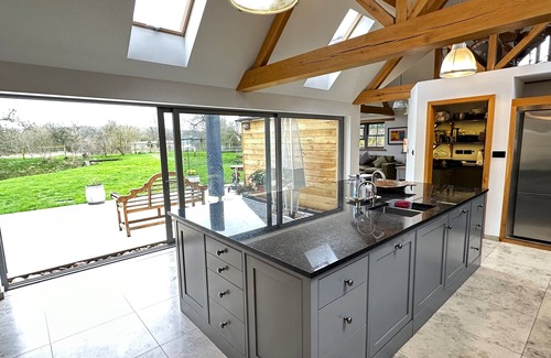 Cassington House | Retreat 4-bedroom Country Manor, HotTub,Ample Parking, Walking routes