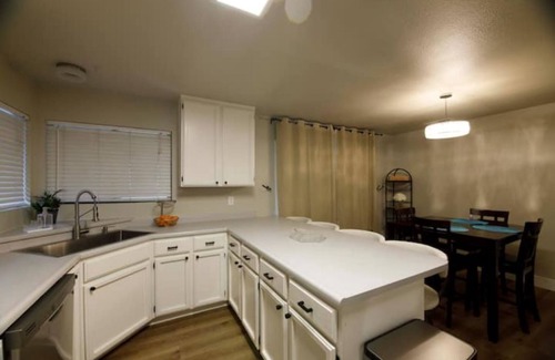 Cascade House | Retreat 5 bed, 4 room 3.8 mi. from Redding Airport