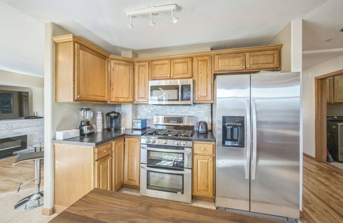 Castle Rock House | Retreat 7BR 8BD 6BA Sleep11 Accessible CamperParking Shop Golf