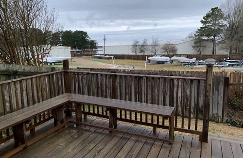 Flowood House | Retreat at the Beautiful Ross Barnett Reservoir