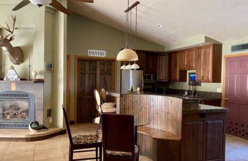 Gunnison House | Retreat at the Rocks