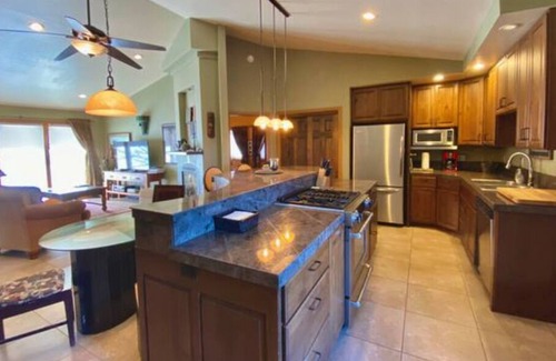 Gunnison House | Retreat at the Rocks