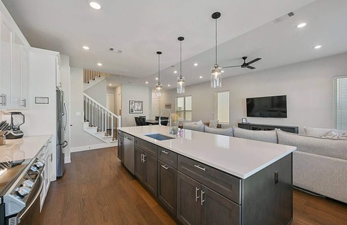 College Station House | Retreat at the Estates ~ Luxurious stay close to Campus!