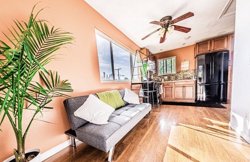 Midway Apartment | Retreat at your bright & breezy guest suite