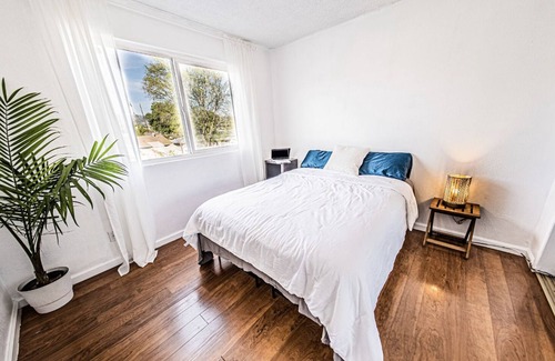 Midway Apartment | Retreat at your bright & breezy guest suite