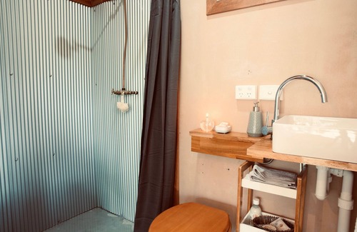 East Kurrajong Cabin | Retreat Cabin Foothills of Blue Mountains