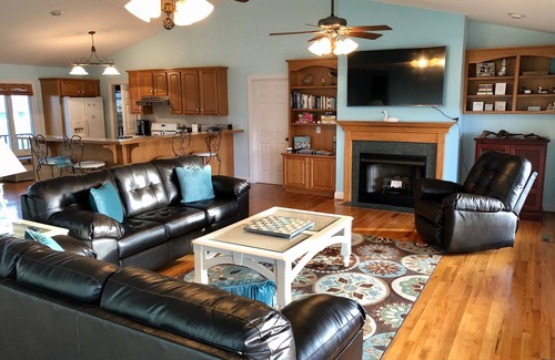 Straits House | Retreat "Down East" in Beaufort! - Waterfront, Private Dock, Kayaks, & Serenity!