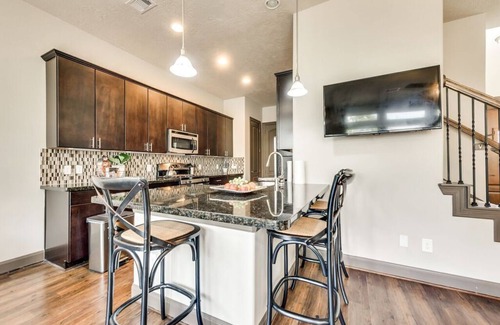 Spring House | ★·★Retreat for Long Stays, Biz Travelers & more★·★ (Professionally Sanitized)