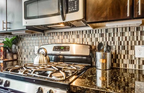 Spring House | ★·★Retreat for Long Stays, Biz Travelers & more★·★ (Professionally Sanitized)