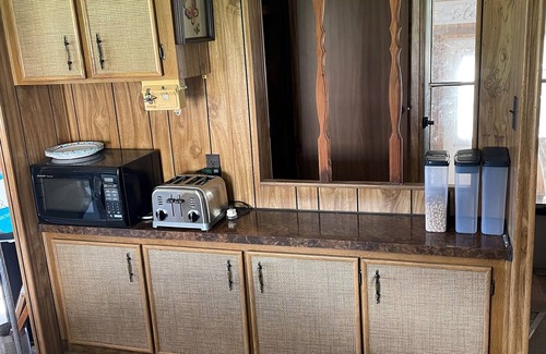 Lakeport House | Retreat for tournament fishermen and hunters.