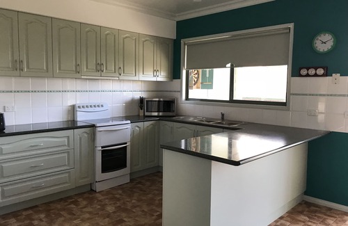 Golden Beach House | Retreat @ Golden Beach, just metres from the sea