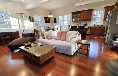 Northeast Raleigh House | 🌅 Retreat in Central Raleigh 🌠