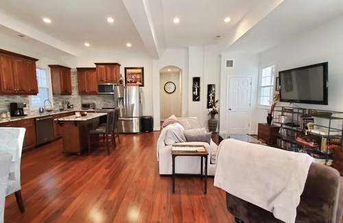 Northeast Raleigh House | 🌅 Retreat in Central Raleigh 🌠