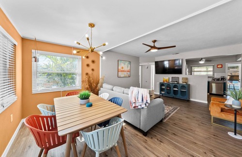 South Pinellas Community Council House | Retreat in St. Pete w/Pool - 5 mins to beach!