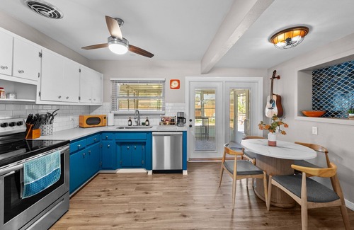 South Pinellas Community Council House | Retreat in St. Pete w/Pool - 5 mins to beach!