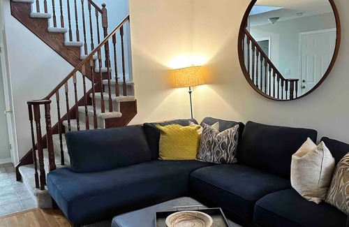 Grimsby House | Retreat in the Heart of Grimsby & Wine Country