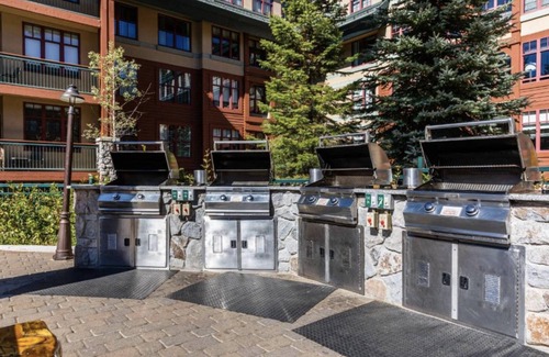 Lakeside Park Villa | Retreat in the mountains of Tahoe for a fun family spring break!