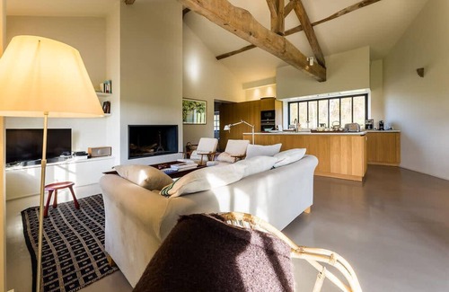 Arcangues Villa | RETREAT KEYWEEK House with Character, Pool, Fireplace, and Garden