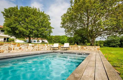 Arcangues Villa | RETREAT KEYWEEK House with Character Pool Fireplace and Garden