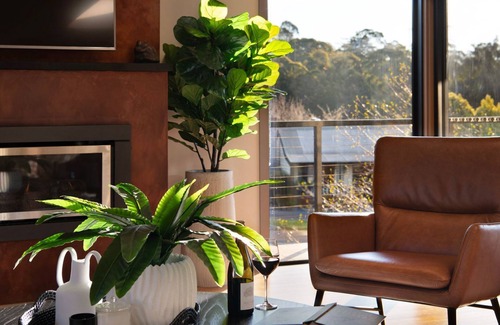 Daylesford House | Retreat Lake Daylesford - Walking Distance to Lake Daylesford - Free Wifi!