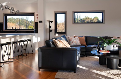 Daylesford House | Retreat Lake Daylesford - Walking Distance to Lake Daylesford - Free Wifi!