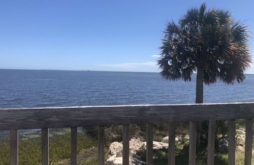 Crawfordville House | Retreat located on the Gulf of Mexico in Crawfordville, Florida.