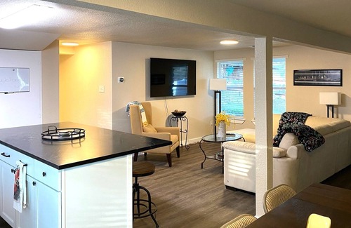 Leander House | Retreat near Lake Travis | Free On-Site Boat Parking