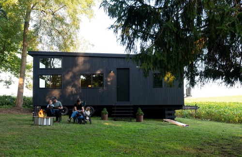 East Jordan Cabin | RETREAT NORTH — SAUNA + HOT TUB + HIKING & PADDLING — BELLAIRE, TORCH & BOYNE!
