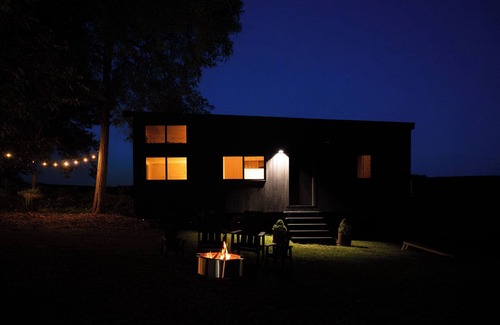 East Jordan Cabin | RETREAT NORTH — SAUNA + HOT TUB + HIKING & PADDLING — BELLAIRE, TORCH & BOYNE!