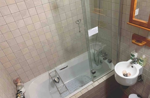 Greater Johannesburg Metropolitan Area Cottage | Retreat on 5th - the quiet side of Melville