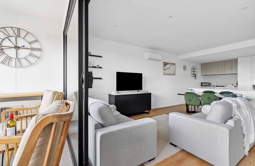 Geelong Apartment | Retreat on Bellerine I 2BR Apartment I Geelong CBD