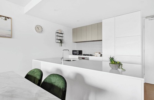 Geelong Apartment | Retreat on Bellerine I 2BR Apartment I Geelong CBD