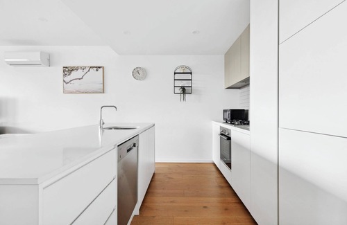 Geelong Apartment | Retreat on Bellerine I 2BR Apartment I Geelong CBD