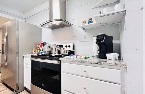 Hattiesburg House | "Retreat on Hardy Street: 2 Kings & 2 Twin Beds"