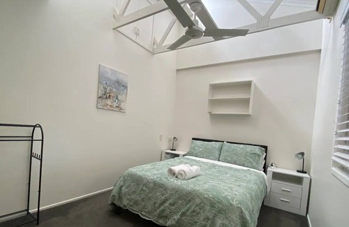 Slade Point House | RETREAT ON JANZ cheerful 4BR home, pool/games room