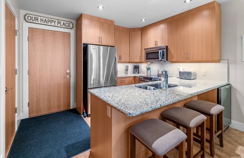 Sicamous Condo | Retreat on Mara Lake. 3 bedroom, 2 bathroom condo with BOAT SLIP and Pool