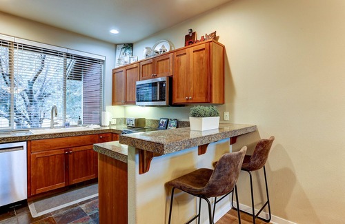 Redmond House | Retreat on the Butte: On The Creek Luxury, Town Home with hot tub