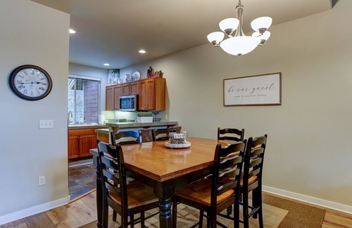 Redmond House | Retreat on the Butte: On The Creek Luxury, Town Home with hot tub