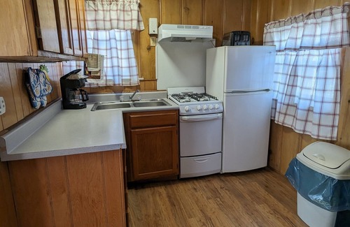 Rockaway Beach Cottage | Retreat on the Lake, so peaceful, like staying at Grandma's place!