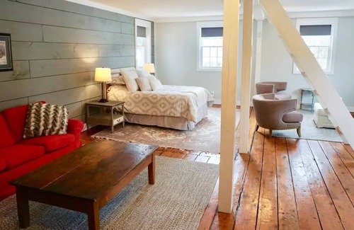King Other | Retreat, Rekindle & Relax, Super host and zero check out chores
