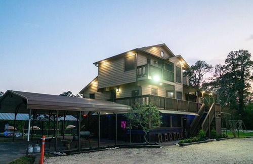 Barrett Resort | Retreat Style Oasis with Private Beach