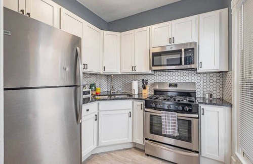 Grand Rapids Apartment | Retreat Suite 3 - Modern Getaway